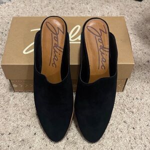 Zodiac Women's Quartz Black Mules